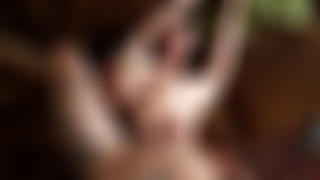 Anna Loves Shemale: タトゥー入りのトランス美女とのBDSMプレイ – 俺の胸に小便をかけろ、そしてケツに金属のおもちゃを突っ込んで