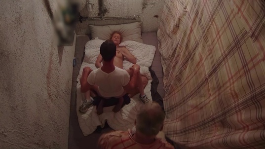 8. Download full pics of Usado como um brinquedo - deixado como um destroço from goperv.com