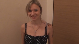 4. Download full pics of Garota de Praga transa em um shopping from czechamateurs.com