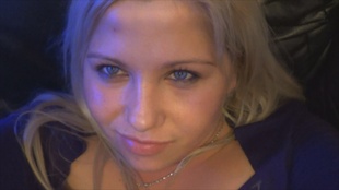 4. Download full pics of Pregnant model from czechamateurs.com