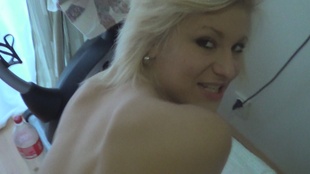 3. Download full pics of Сквиртинговая блондинка from czechamateurs.com