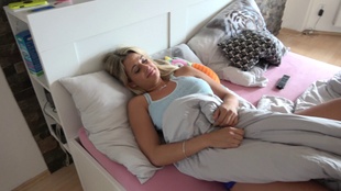 1. Download full pics of ムラムラ熟女の巨大なマンコ from czechav.com