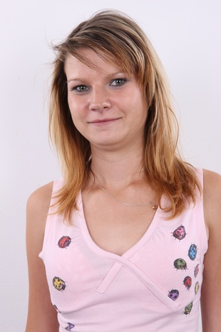 1. Download full pics of model Radka (21) from czechcasting.com