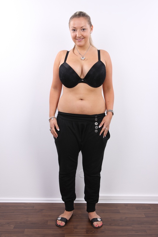 3. Download full pics of Petra (29) from czechcasting.com