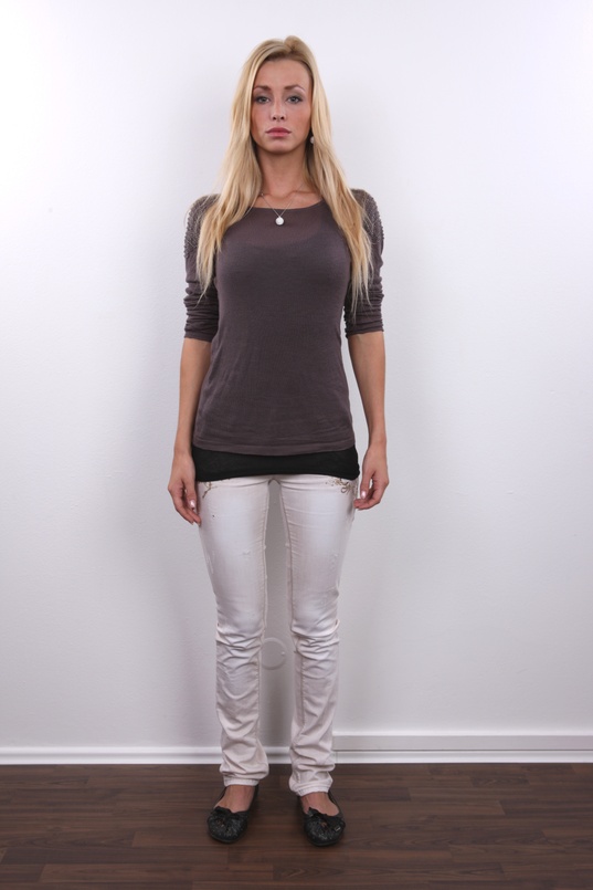 2. Download full pics of Dominika (23) from czechcasting.com