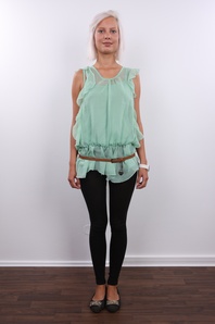 2. Download full pics of Nikol (24) from czechcasting.com