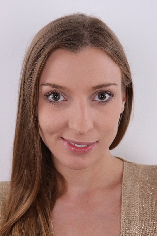 1. Download full pics of Michaela (23) from czechcasting.com