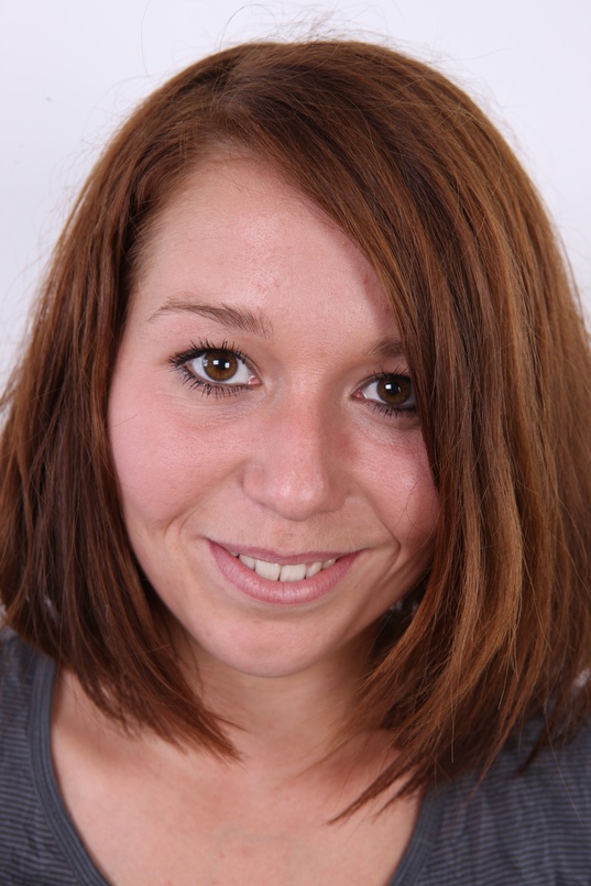 1. Download full pics of Veronika (25) from czechcasting.com