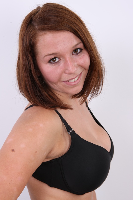 6. Download full pics of Veronika (25) from czechcasting.com