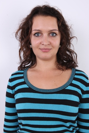 3. Download full pics of model Sona (22) from czechcasting.com