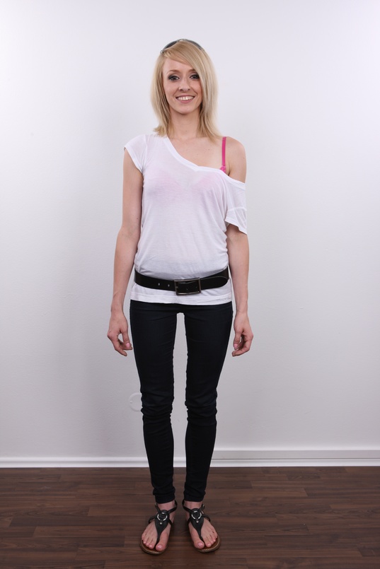 2. Download full pics of Eva (26) from czechcasting.com