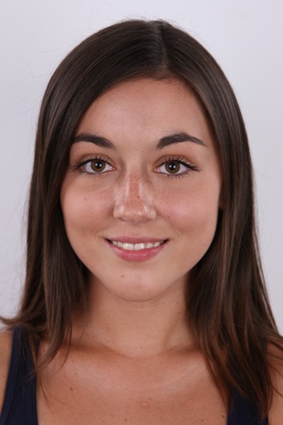 1. Download full pics of model Iva (20) from czechcasting.com