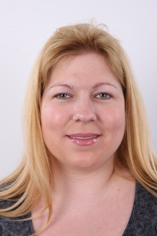 1. Download full pics of model Zdenka (27) from czechcasting.com