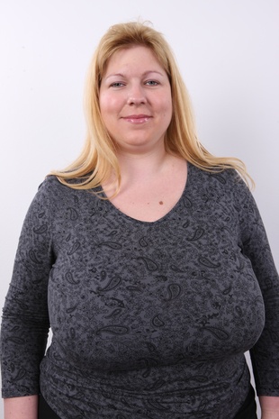 3. Download full pics of model Zdenka (27) from czechcasting.com