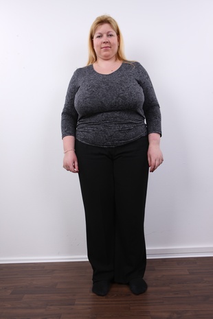 2. Download full pics of model Zdenka (27) from czechcasting.com