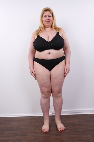 7. Download full pics of model Zdenka (27) from czechcasting.com