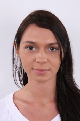 1. Download full pics of model Marcela (25) from czechcasting.com