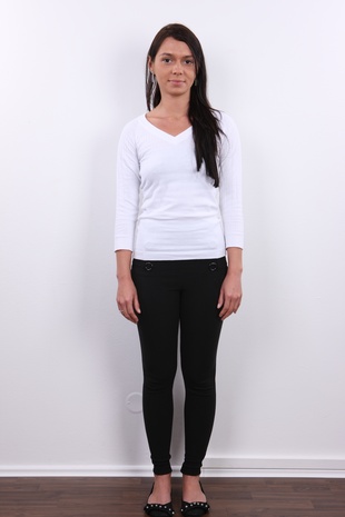 2. Download full pics of model Marcela (25) from czechcasting.com