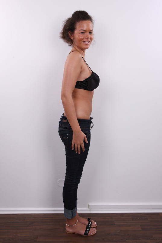 5. Download full pics of Monika (20) from czechcasting.com