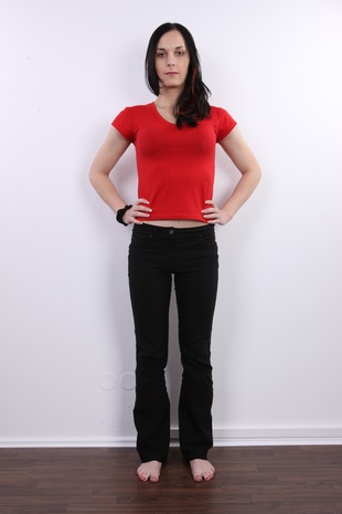 2. Download full pics of model Andrea (24) from czechcasting.com