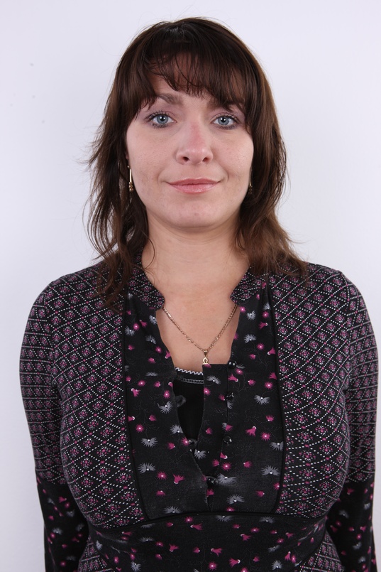 3. Download full pics of Lenka (31) from czechcasting.com