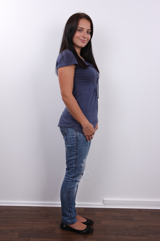 3. Download full pics of Simona (28) from czechcasting.com