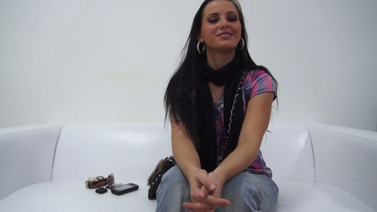 1. Download full pics of Pavlina (27) from czechcasting.com