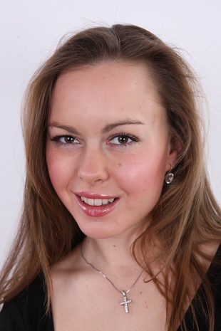 1. Download full pics of model Marie (25) from czechcasting.com