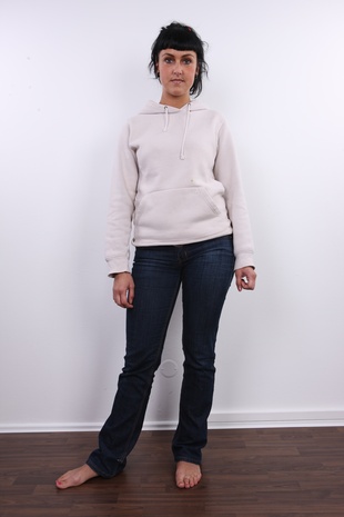 2. Download full pics of model Kristyna (24) from czechcasting.com