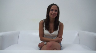 1. Download full pics of Jana (26) from czechcasting.com