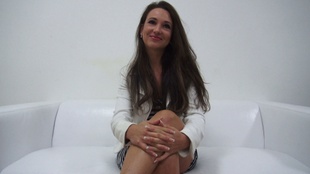 1. Download full pics of Jitka (26) from czechcasting.com