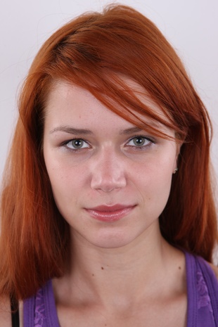 1. Download full pics of model Kamila (22) from czechcasting.com