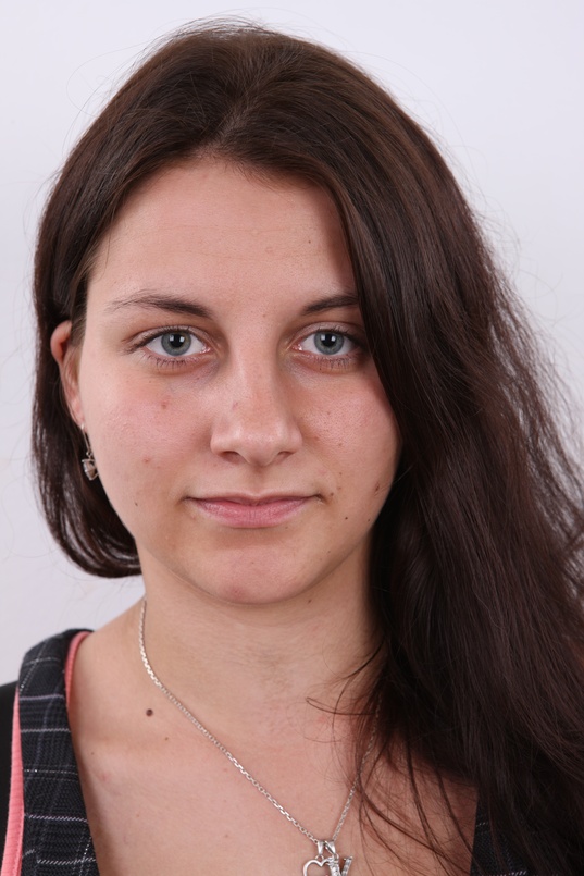 1. Download full pics of Katka (20) from czechcasting.com