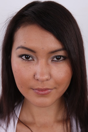 1. Download full pics of model Rakcadulam (25) from czechcasting.com