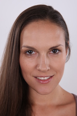 1. Download full pics of model Zuzana (31) from czechcasting.com