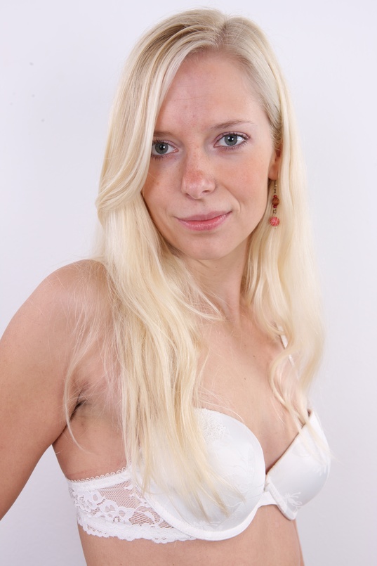 7. Download full pics of Petra (28) from czechcasting.com