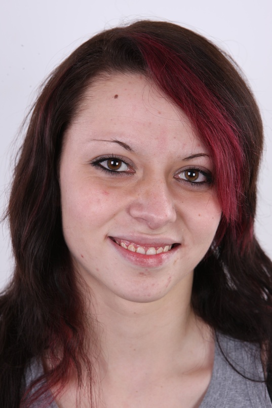 1. Download full pics of Renata (19) from czechcasting.com