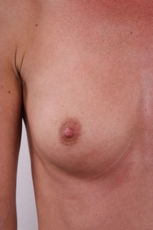 13. Download full pics of model Michele (30) from czechcasting.com