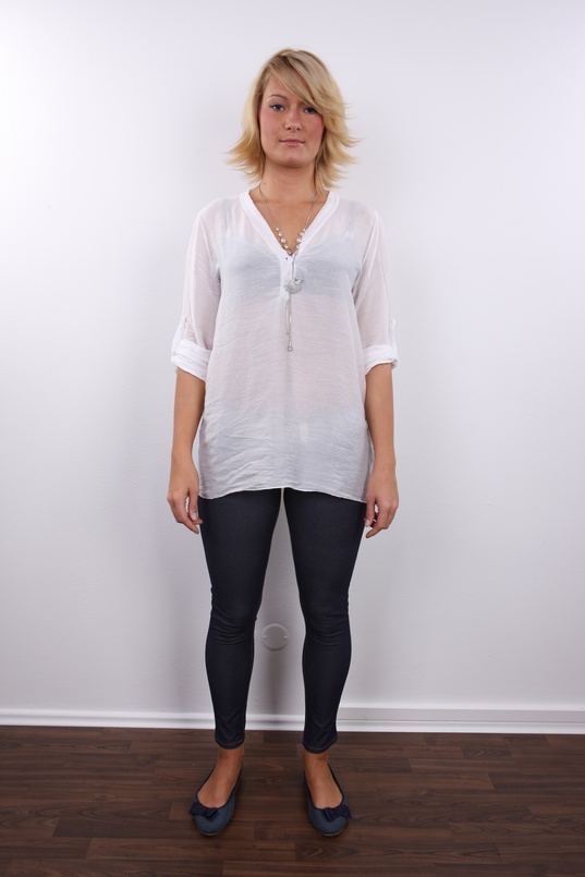 3. Download full pics of Andrea (24) from czechcasting.com