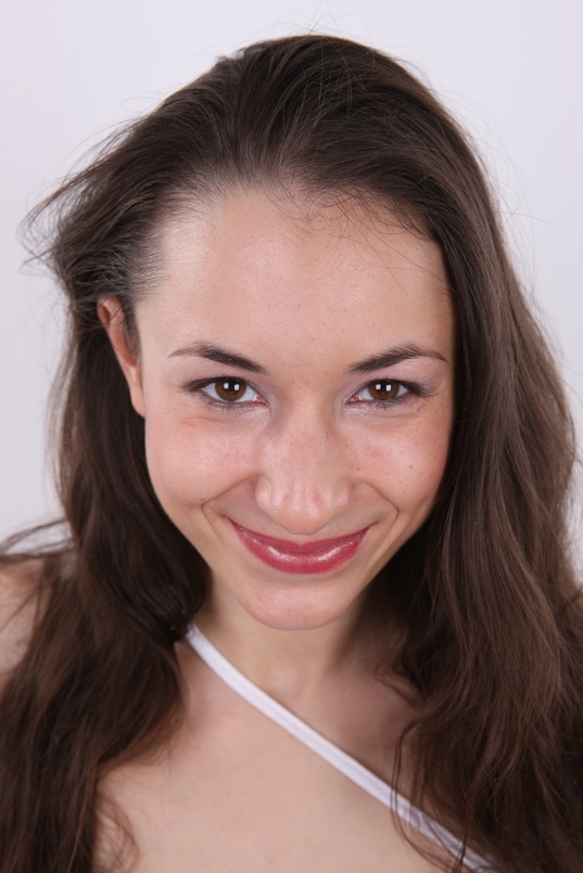 1. Download full pics of Jana (24) from czechcasting.com