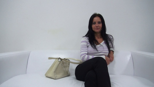 1. Download full pics of Jana (32) from czechcasting.com