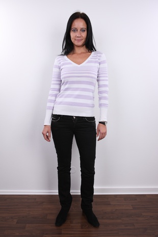 2. Download full pics of model Jana (32) from czechcasting.com