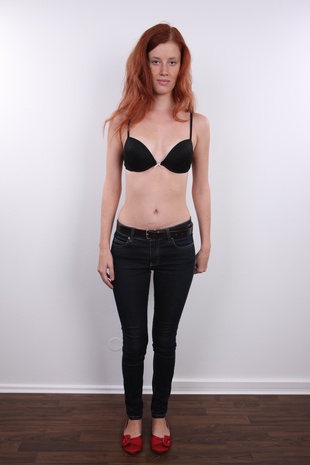 5. Download full pics of model Michaela (20) from czechcasting.com