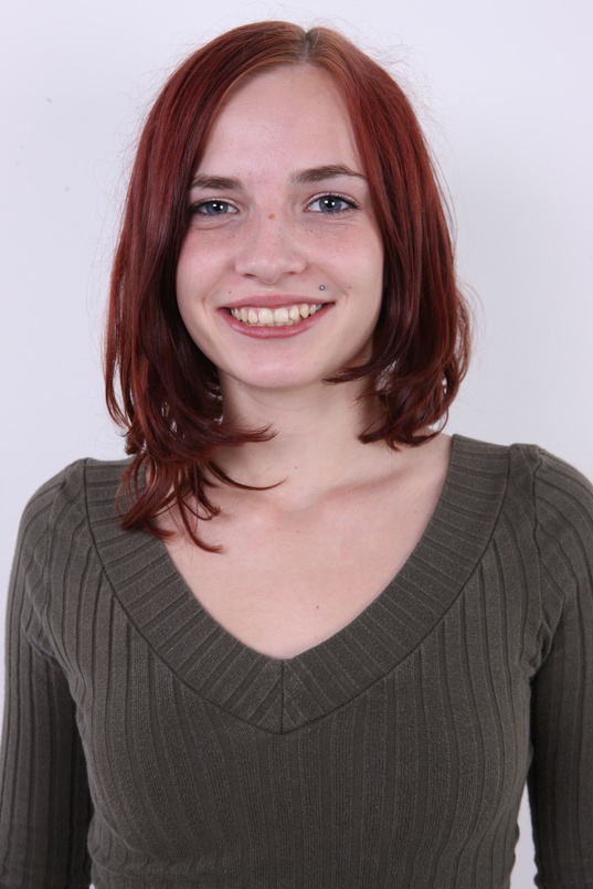 3. Download full pics of Pavla (19) from czechcasting.com