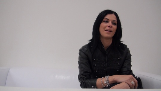 1. Download full pics of Petra (29) from czechcasting.com