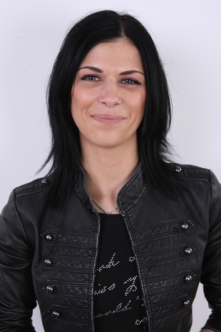 3. Download full pics of model Petra (29) from czechcasting.com