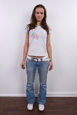 2. Download full pics of model Sarka (26) from czechcasting.com
