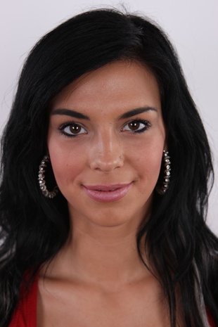 1. Download full pics of model Jana (23) from czechcasting.com