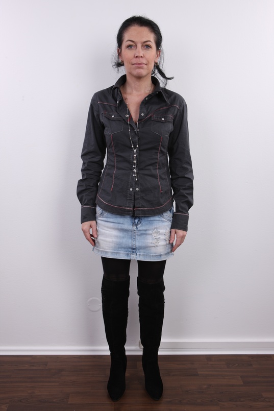 2. Download full pics of Jitka (39) from czechcasting.com