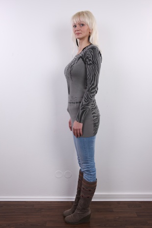 3. Download full pics of model Veronika (28) from czechcasting.com